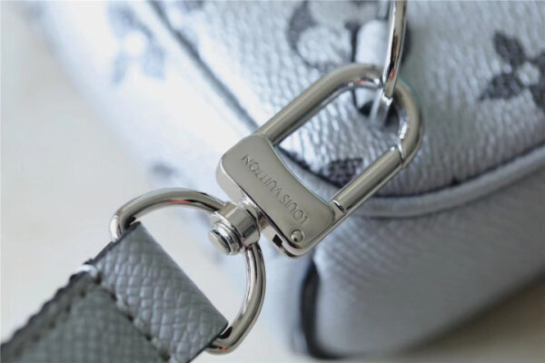 Louis Vuitton Outdoor Sling Bag 21cm - Image 2