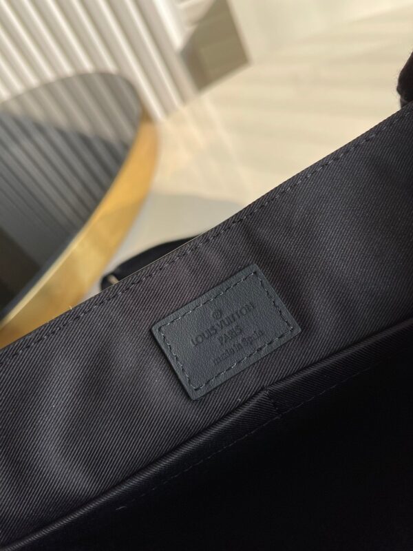 Louis Vuitton M57080 Messenger 28cm - Image 2