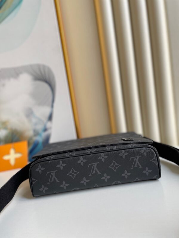 Louis Vuitton M45272 District PM 25cm - Image 2