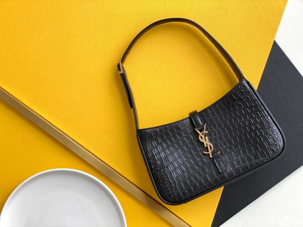 Saint Laurent LE5A7 Hobo Bag 25cm