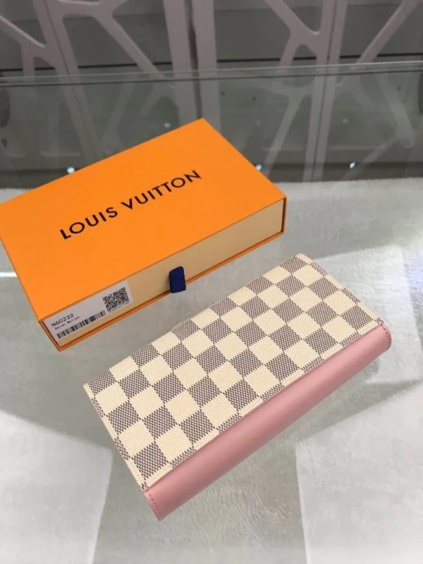 Damier Azur Calfskin Pochette Felicie Eau De Rose - Image 2