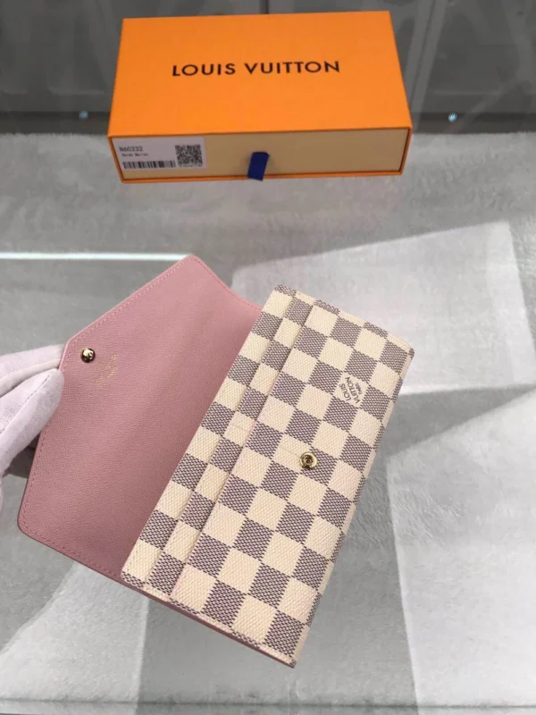 Damier Azur Calfskin Pochette Felicie Eau De Rose - Image 3