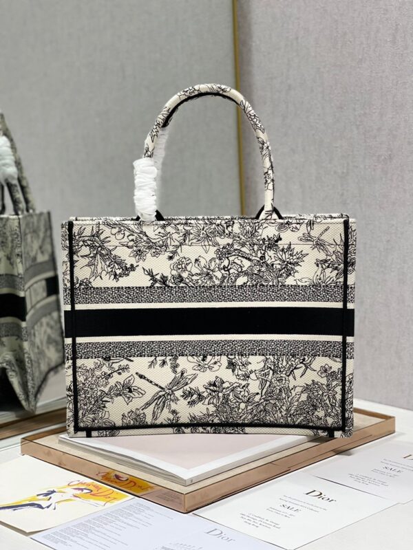 Christina Dior Medium Book Tote Bag 36cm Black/White - Image 4