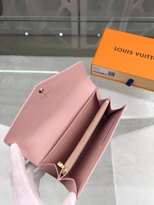 Damier Azur Calfskin Pochette Felicie Eau De Rose - Image 4