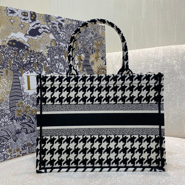 Christina Dior Medium Book Tote Bag 36cm Black - Image 6