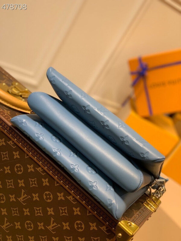 Louis Vuitton Coussin PM Bag 26cm Monogram Embossed Puffy Lambskin Leather Spring/Summer Collection M57793 Light Blue - Image 3