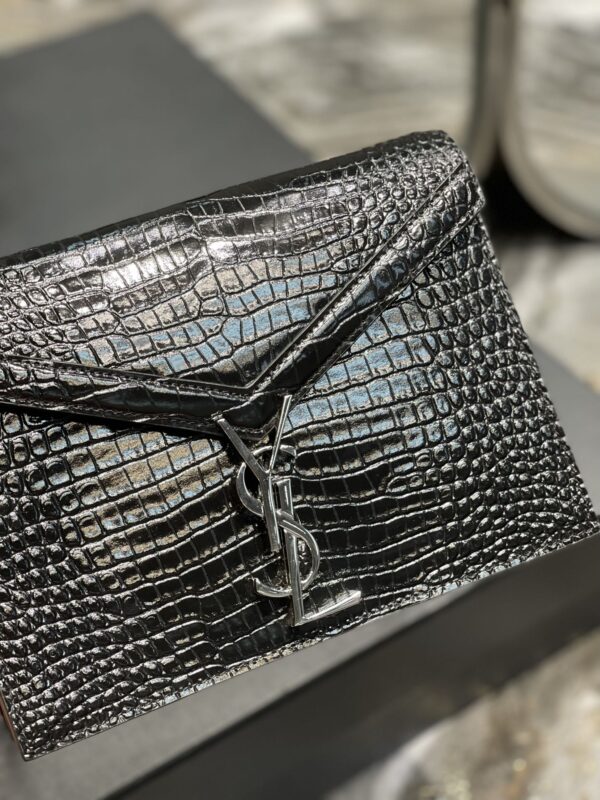 Saint Laurent Cassandra Medium Chain Bag In Grain De Poudre Embossed 22cm Black - Image 8