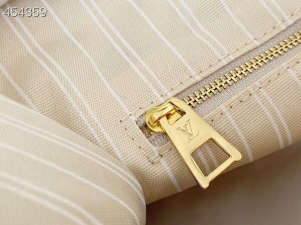 Louis Vuitton OnTheGo GM Bag 42cm Monogram Canvas Spring/Summer Collection M57640 Mist - Image 9