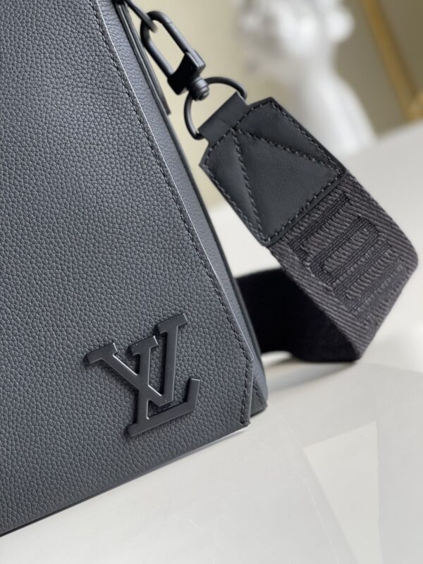 Louis Vuitton M57080 Messenger 28cm - Image 9