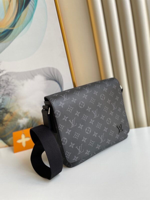 Louis Vuitton M45272 District PM 25cm - Image 8