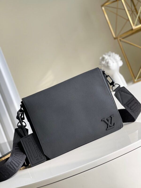 Louis Vuitton M57080 Messenger 28cm - Image 6