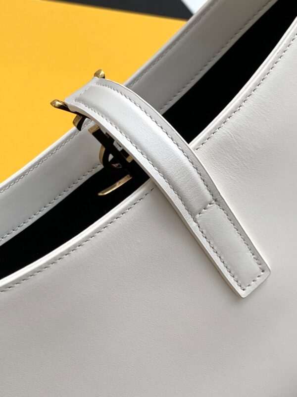 Saint Laurent LE5A7 Hobo Bag 25cm - Image 7