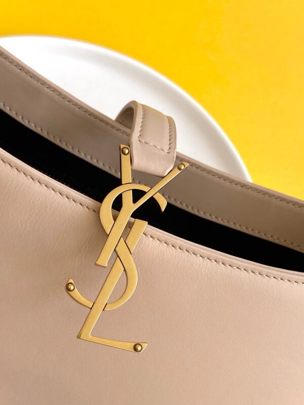 Saint Laurent LE5A7 Hobo Bag 25cm - Image 7