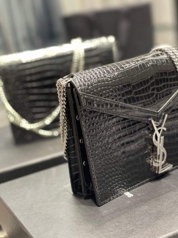 Saint Laurent Cassandra Medium Chain Bag In Grain De Poudre Embossed 22cm Black - Image 7