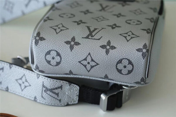 Louis Vuitton Outdoor Sling Bag 21cm - Image 7