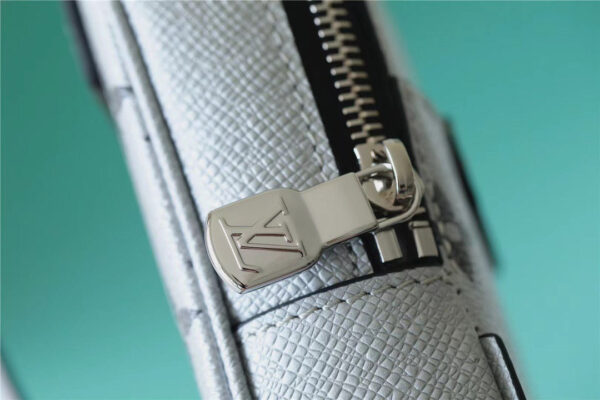 Louis Vuitton Outdoor Sling Bag 21cm - Image 6
