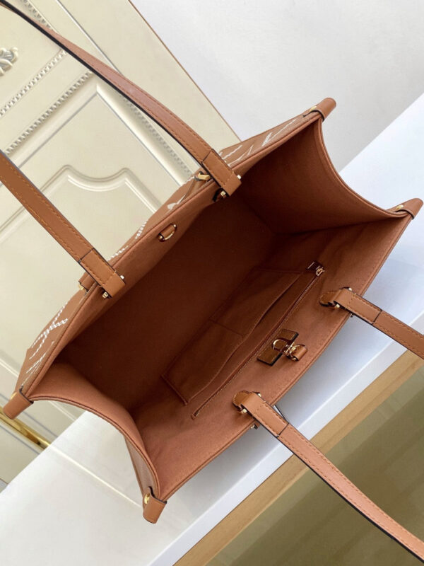 Louis Vuitton M45595 Onthego MM 35cm Brown - Image 2