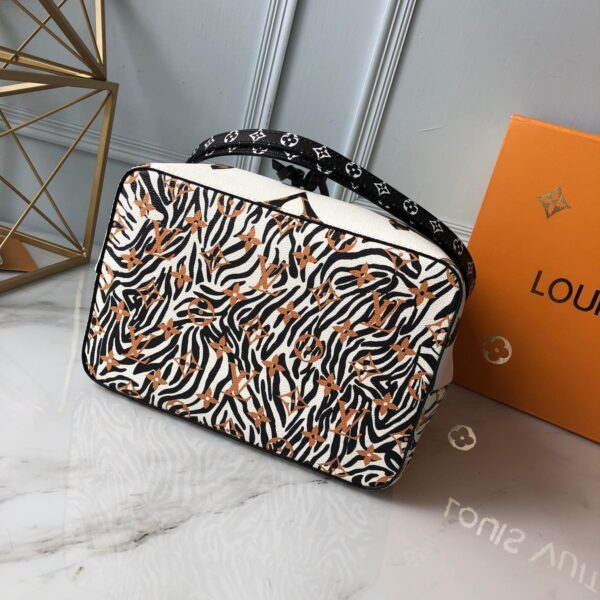 Louis Vuitton NeoNoe Bucket Bag 26cm White - Image 7