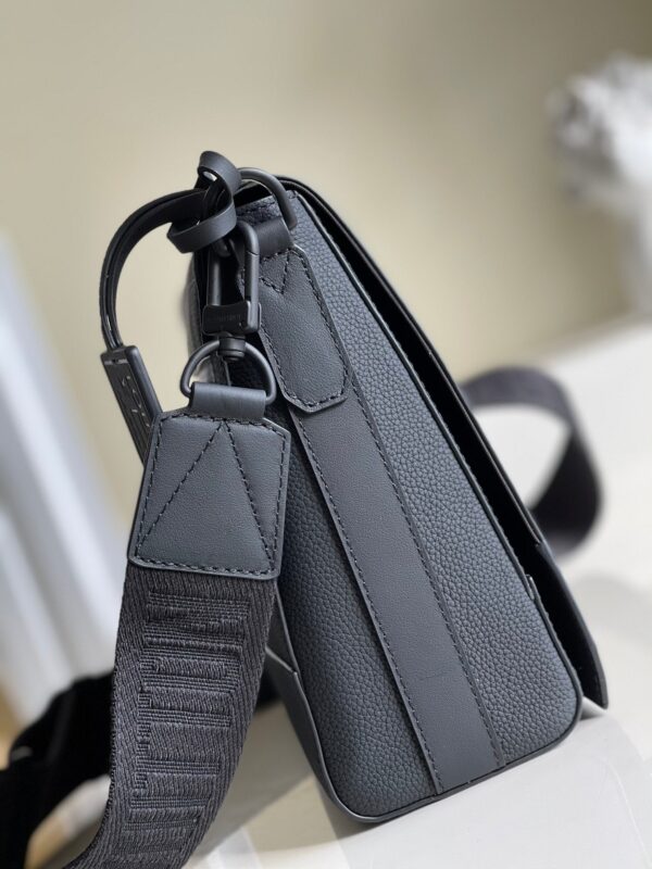 Louis Vuitton M57080 Messenger 28cm - Image 7
