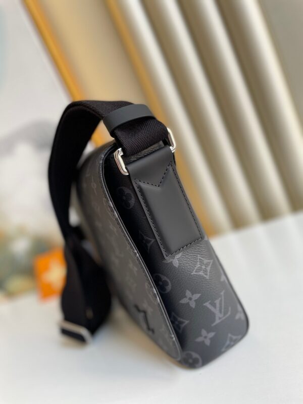 Louis Vuitton M45272 District PM 25cm - Image 7