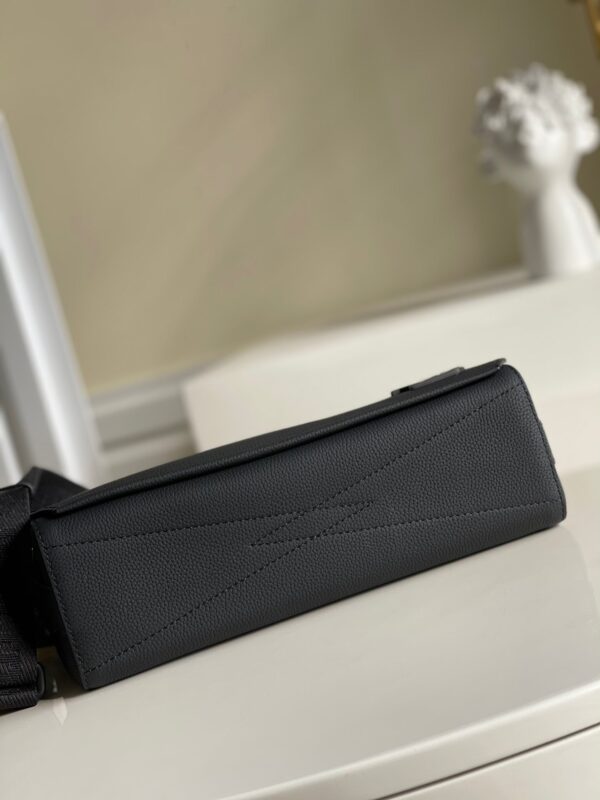 Louis Vuitton M57080 Messenger 28cm - Image 5