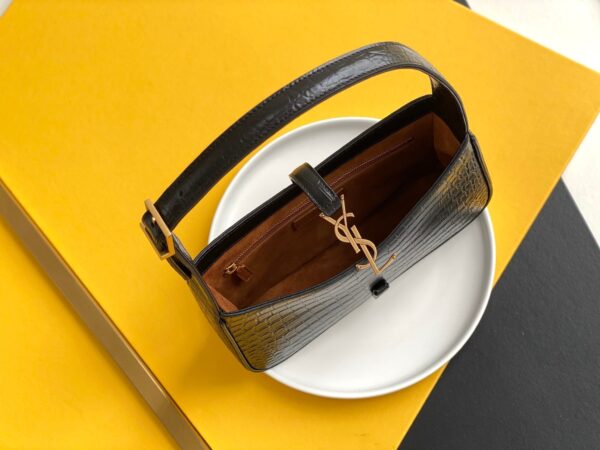 Saint Laurent LE5A7 Hobo Bag 25cm - Image 5