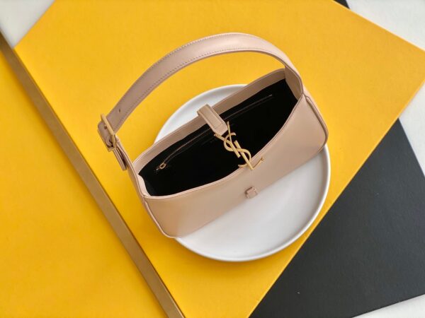 Saint Laurent LE5A7 Hobo Bag 25cm - Image 5