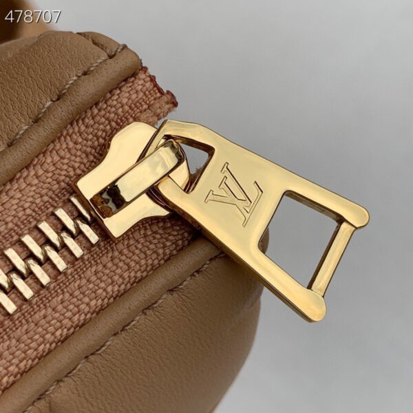 Louis Vuitton Coussin PM Bag 26cm Monogram Embossed Puffy Lambskin Leather Spring/Summer Collection M57793 Brown - Image 5