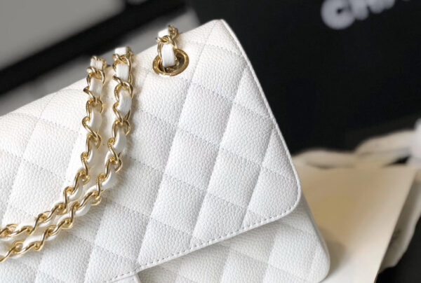 Chanel Classic Medium Flapbag Gold Hardware 26cm White - Image 9