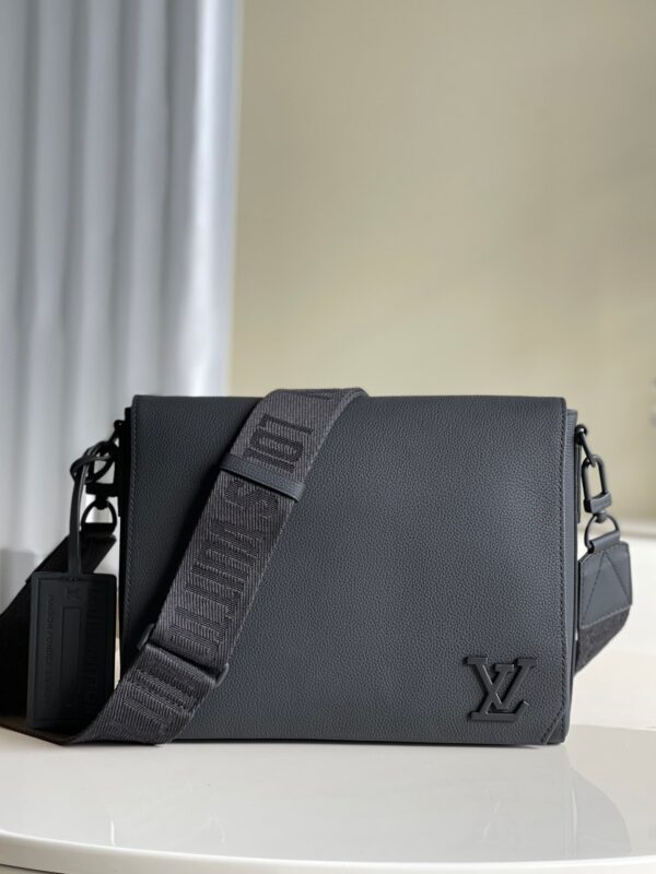 Louis Vuitton M57080 Messenger 28cm