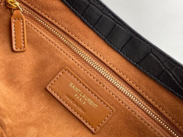 Saint Laurent LE5A7 Hobo Bag 25cm - Image 9