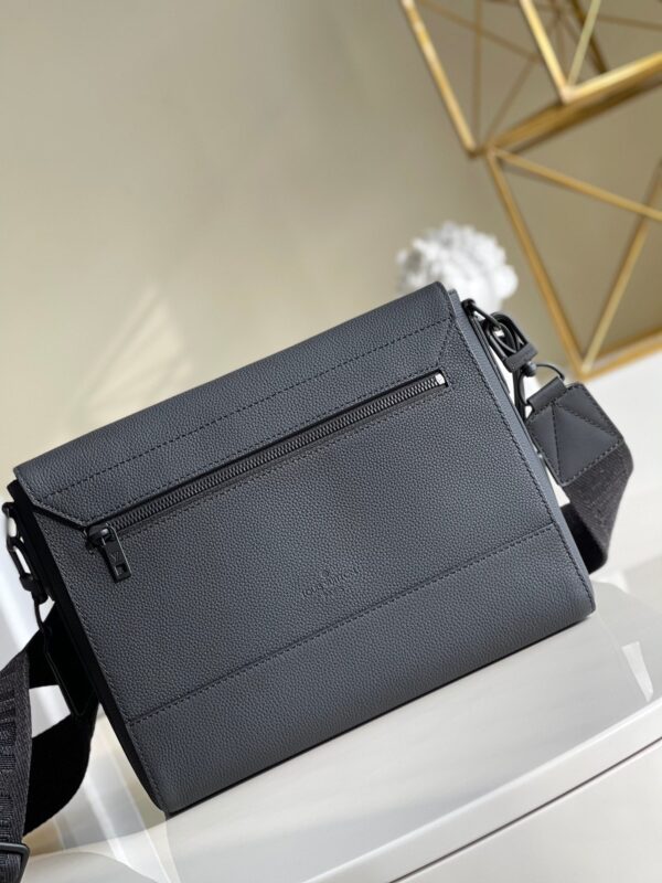 Louis Vuitton M57080 Messenger 28cm - Image 4