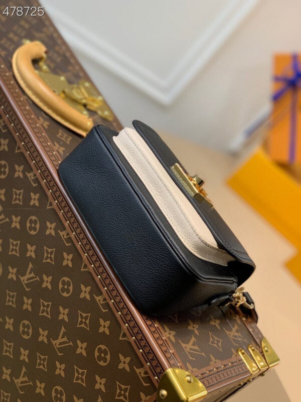Louis Vuitton Lock Me Tender Bag 20cm Grained Calfskin Leather Spring/Summer Collection M58555, Black - Image 7