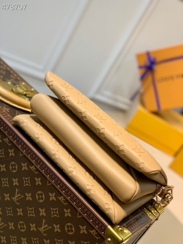 Louis Vuitton Coussin PM Bag 26cm Monogram Embossed Puffy Lambskin Leather Spring/Summer Collection M57793 Brown - Image 4