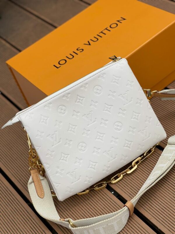 Louis Vuitton Coussin PM Bag 26cm Monogram Embossed Puffy Lambskin Leather Spring/Summer Collection M57793 White