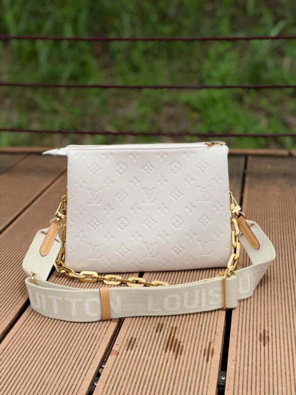 Louis Vuitton Coussin PM Bag 26cm Monogram Embossed Puffy Lambskin Leather Spring/Summer Collection M57793 White - Image 4