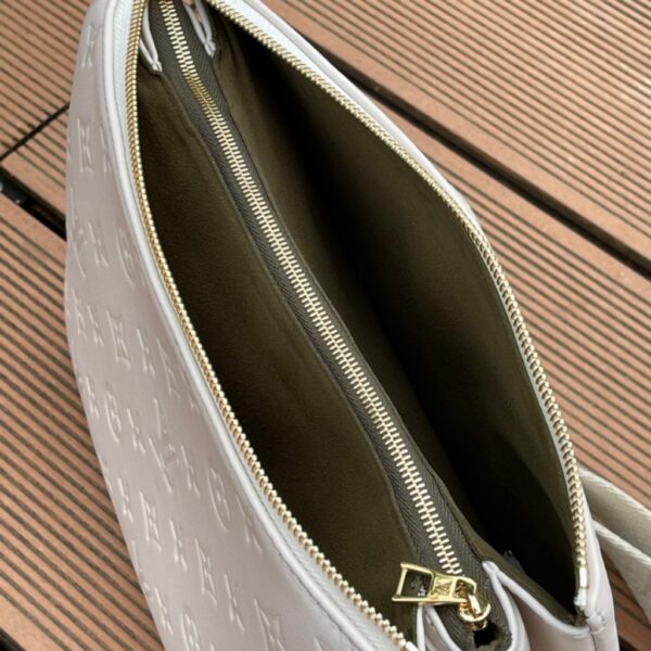 Louis Vuitton Coussin PM Bag 26cm Monogram Embossed Puffy Lambskin Leather Spring/Summer Collection M57793 White - Image 5