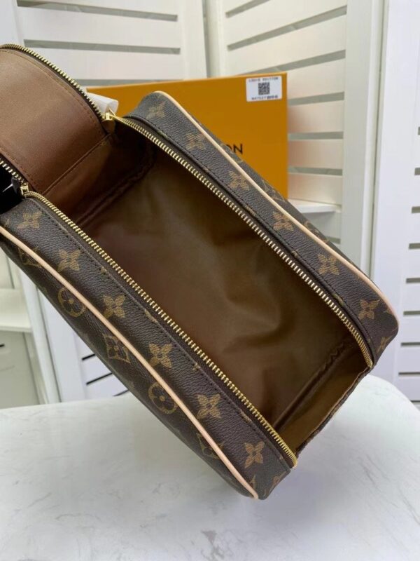 Louis Vuitton King Size Toiletry Bag 28cm Monogram Canvas Spring/Summer Collection M47528 Brown - Image 5