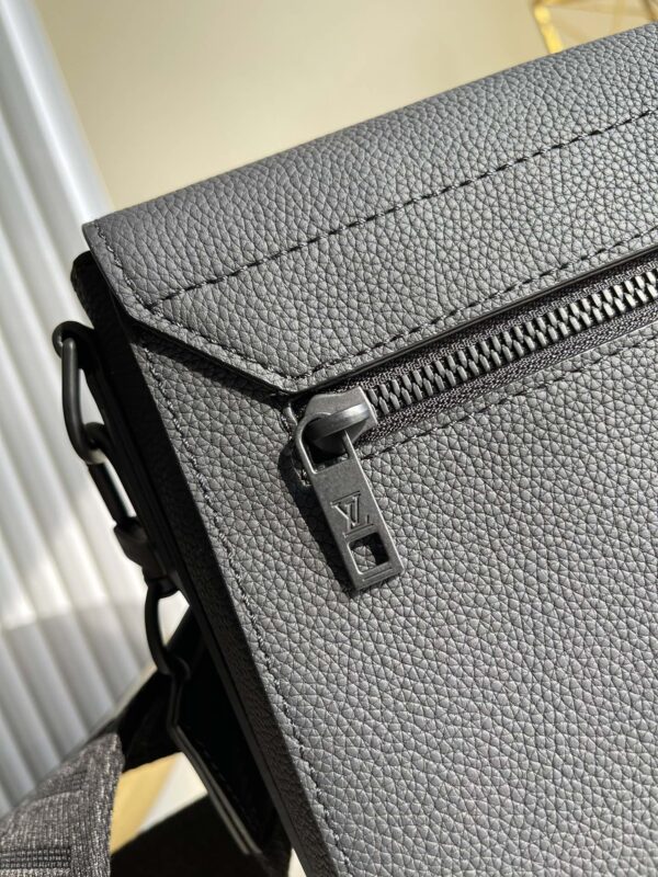 Louis Vuitton M57080 Messenger 28cm - Image 3