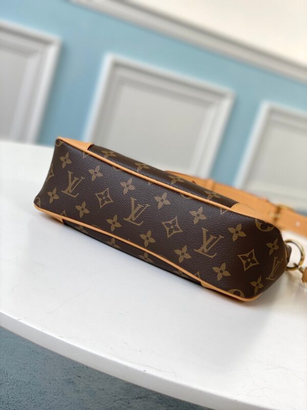Louis Vuitton Crossbody 31cm Brown - Image 4
