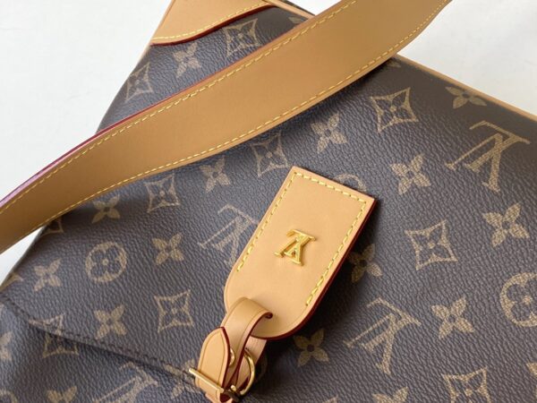 Louis Vuitton Crossbody 31cm Brown - Image 5