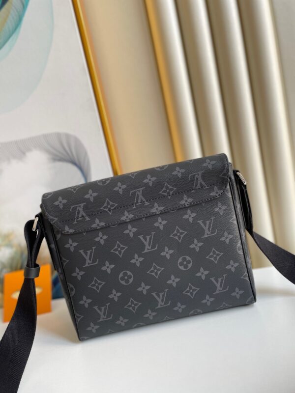 Louis Vuitton M45272 District PM 25cm - Image 5
