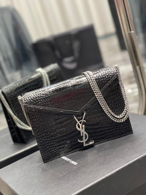 Saint Laurent Cassandra Medium Chain Bag In Grain De Poudre Embossed 22cm Black - Image 5
