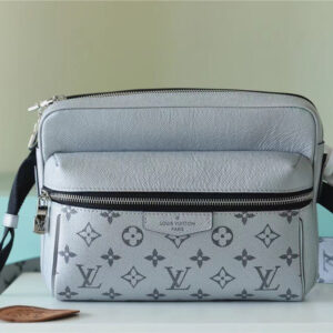 Louis Vuitton Outdoor Messenger Bag 26cm