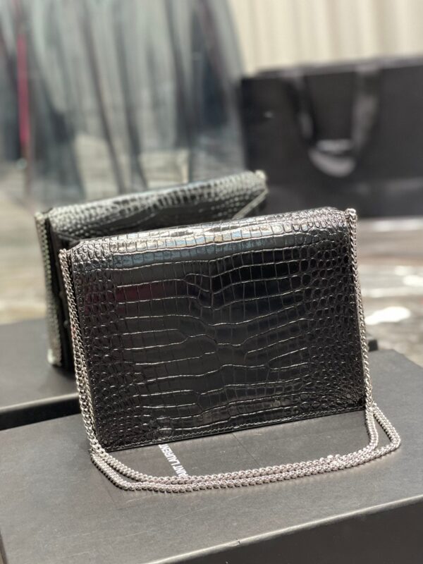 Saint Laurent Cassandra Medium Chain Bag In Grain De Poudre Embossed 22cm Black - Image 3