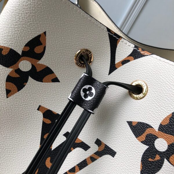 Louis Vuitton NeoNoe Bucket Bag 26cm White - Image 2