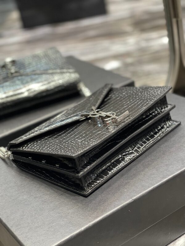 Saint Laurent Cassandra Medium Chain Bag In Grain De Poudre Embossed 22cm Black - Image 4