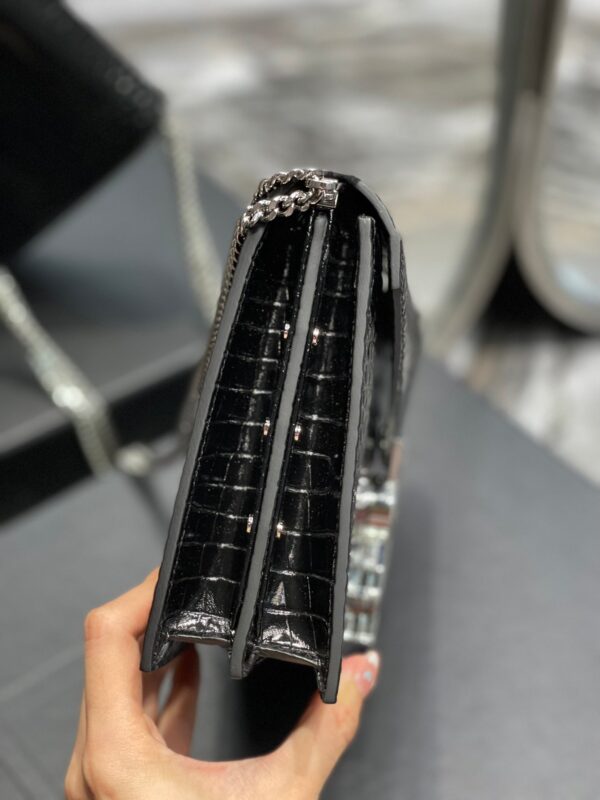 Saint Laurent Cassandra Medium Chain Bag In Grain De Poudre Embossed 22cm Black - Image 2
