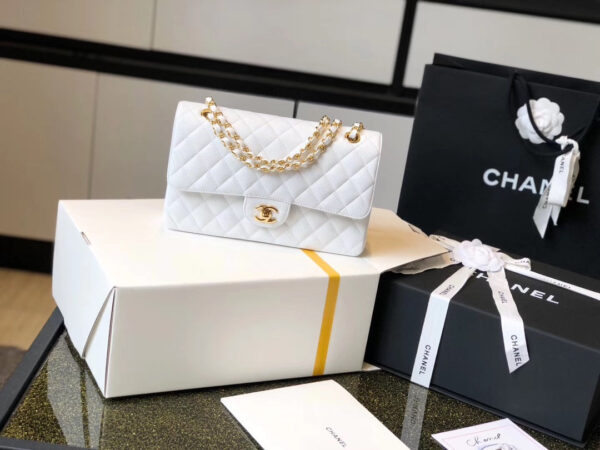 Chanel Classic Medium Flapbag Gold Hardware 26cm White - Image 3