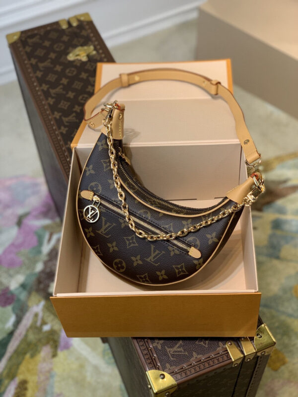 Louis Vuitton M81098 Loop 24cm Brown